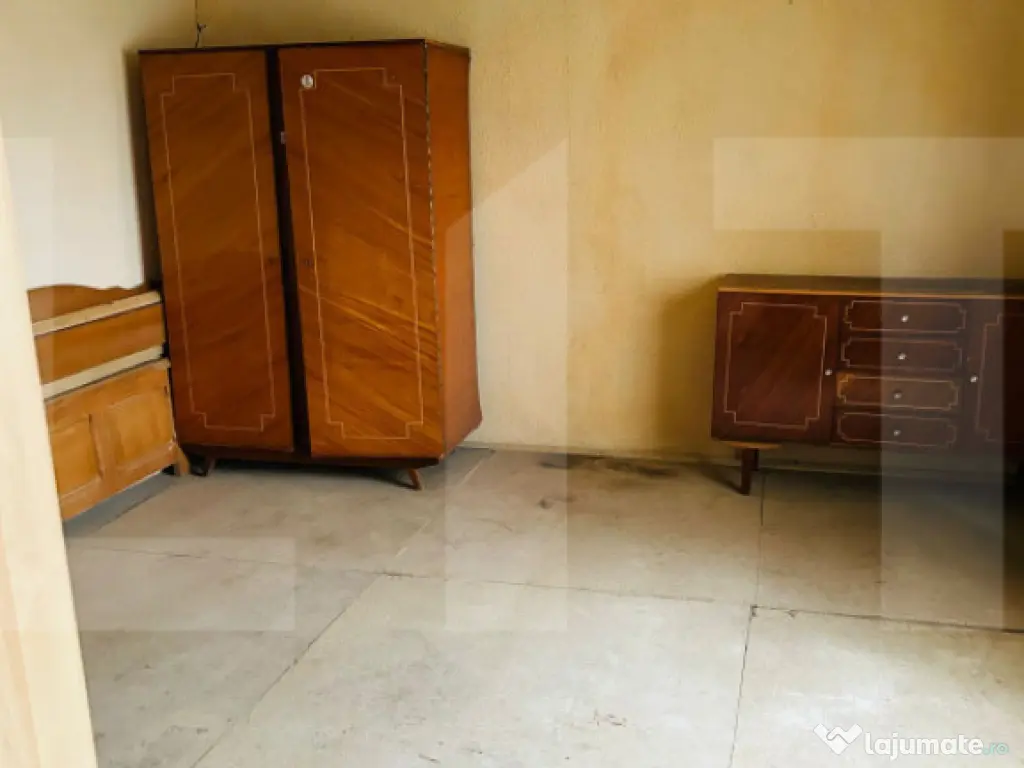 Casă din caramida, cu teren 1900 mp - Calinesti 