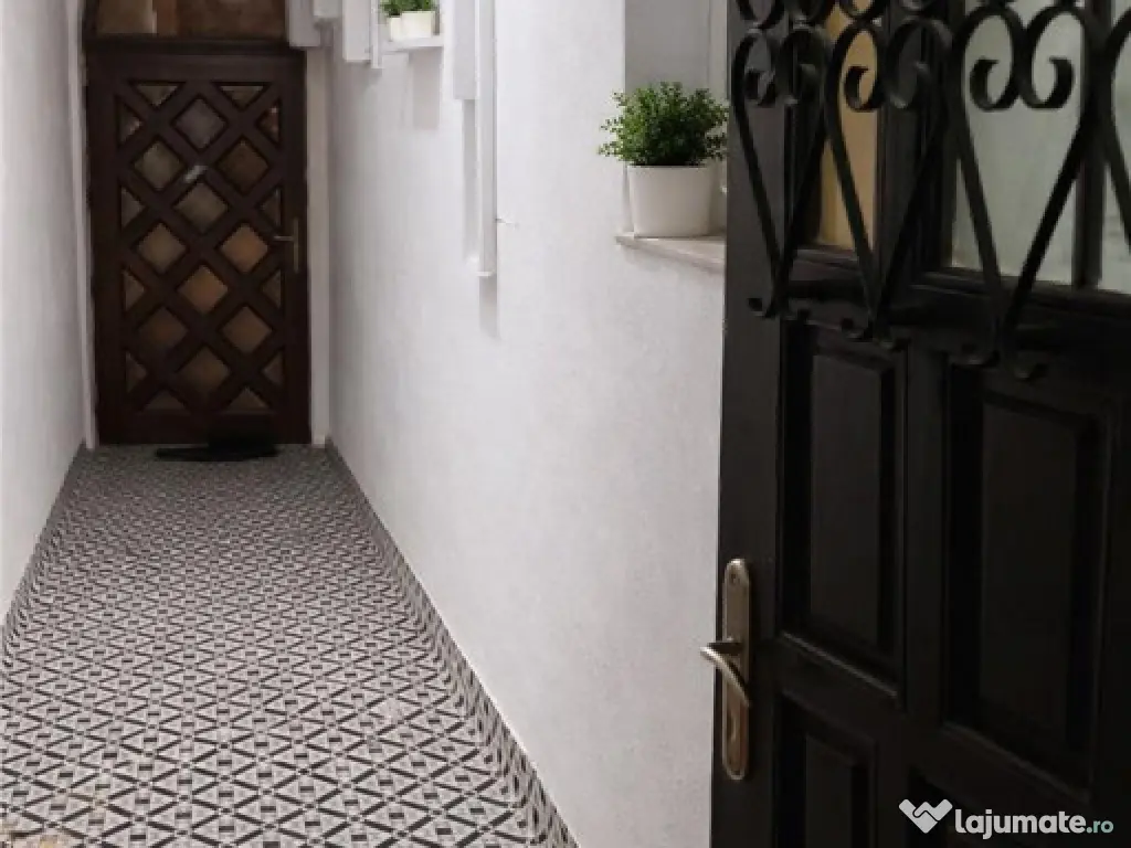 2 apartamente pretabile circuit turistic, Centrul istoric, S 