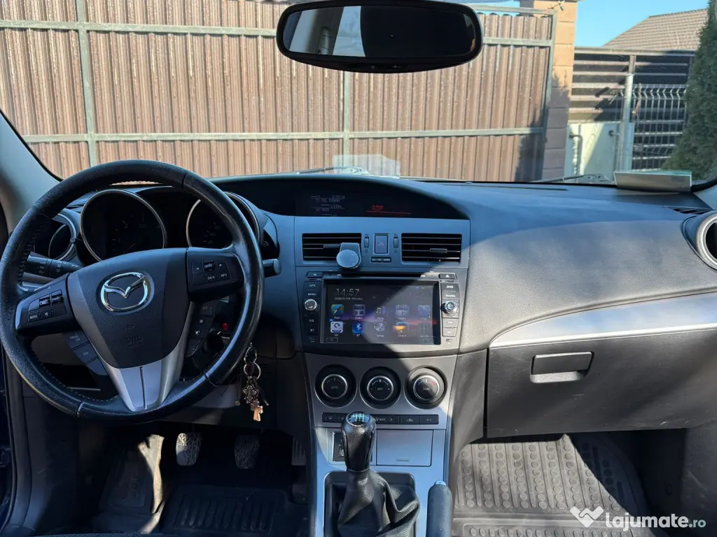 Mazda 3 anul 2011 