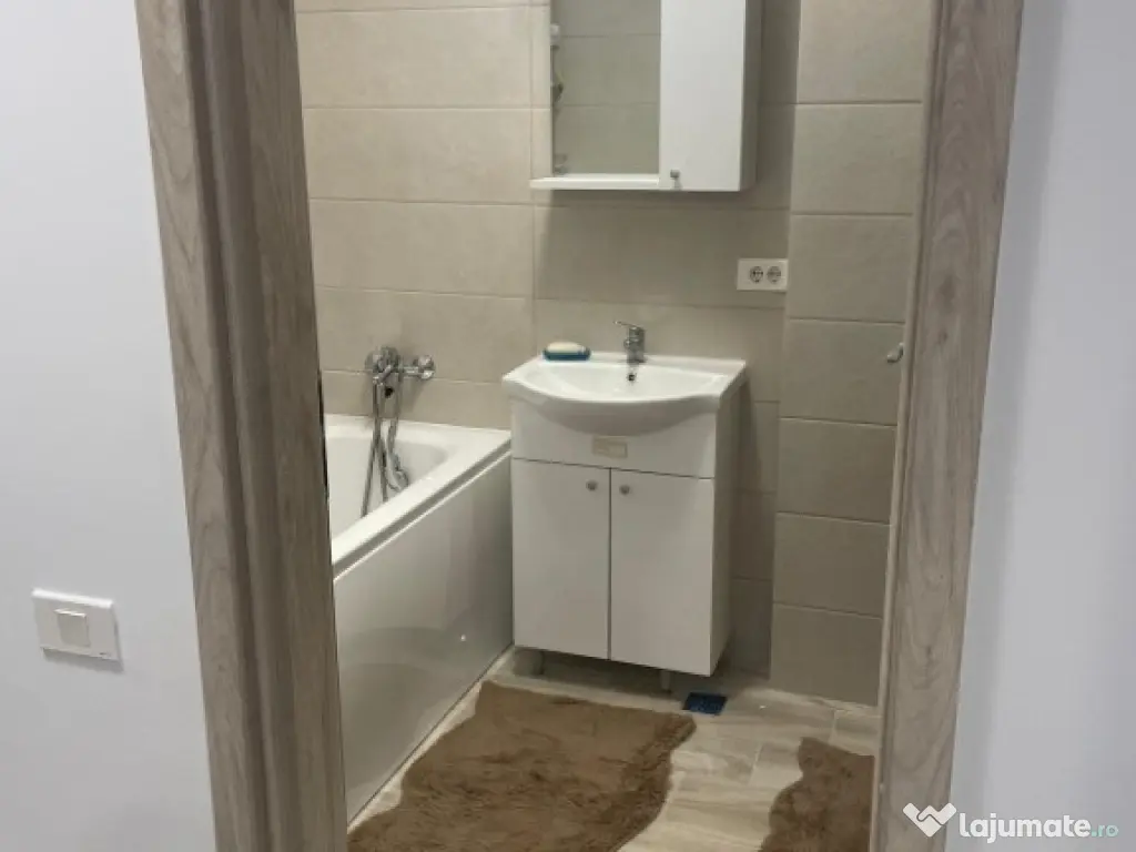 Închiriez apartament , suprafata mare 52 mp