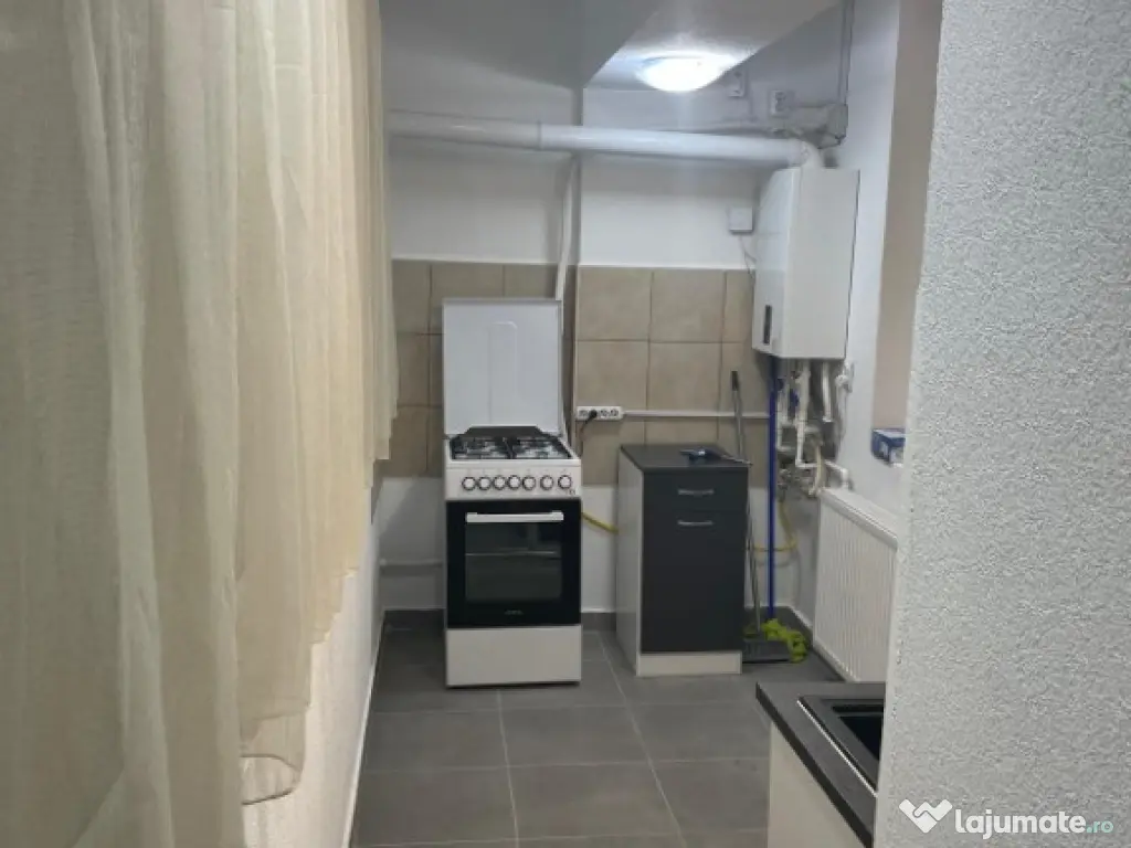 Închiriez apartament , suprafata mare 52 mp