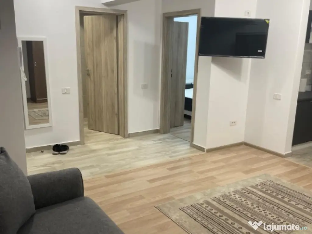 Închiriez apartament , suprafata mare 52 mp