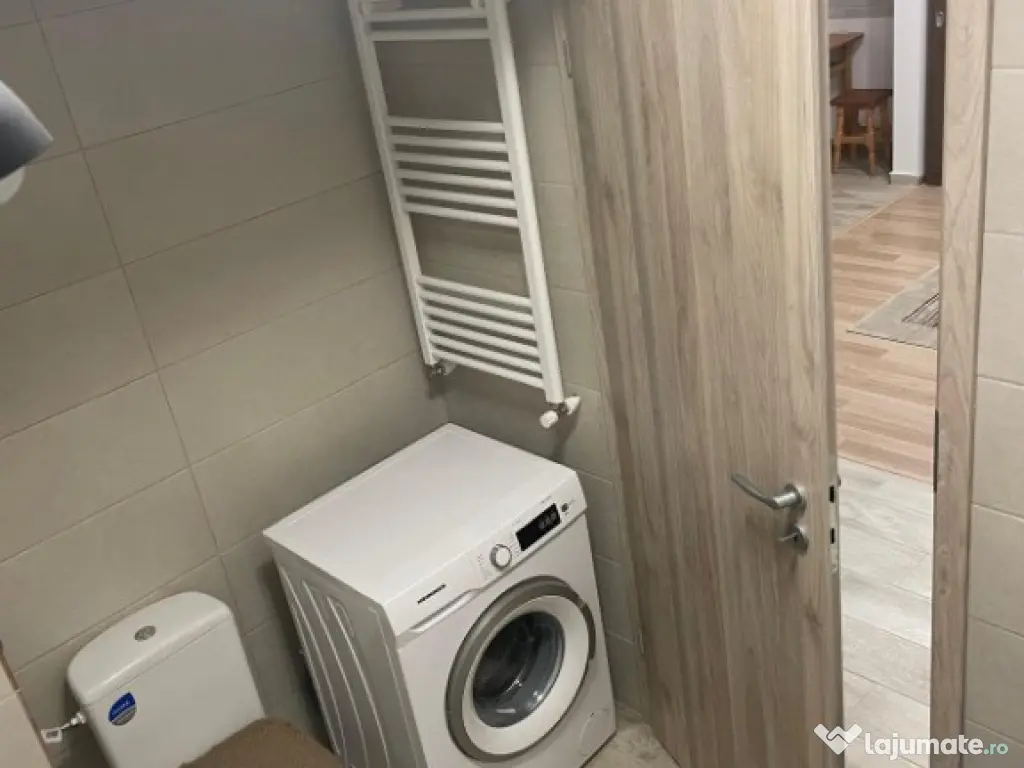 Închiriez apartament , suprafata mare 52 mp