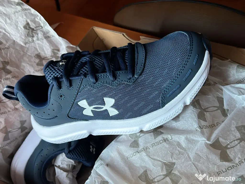 Adidași Under Armour 