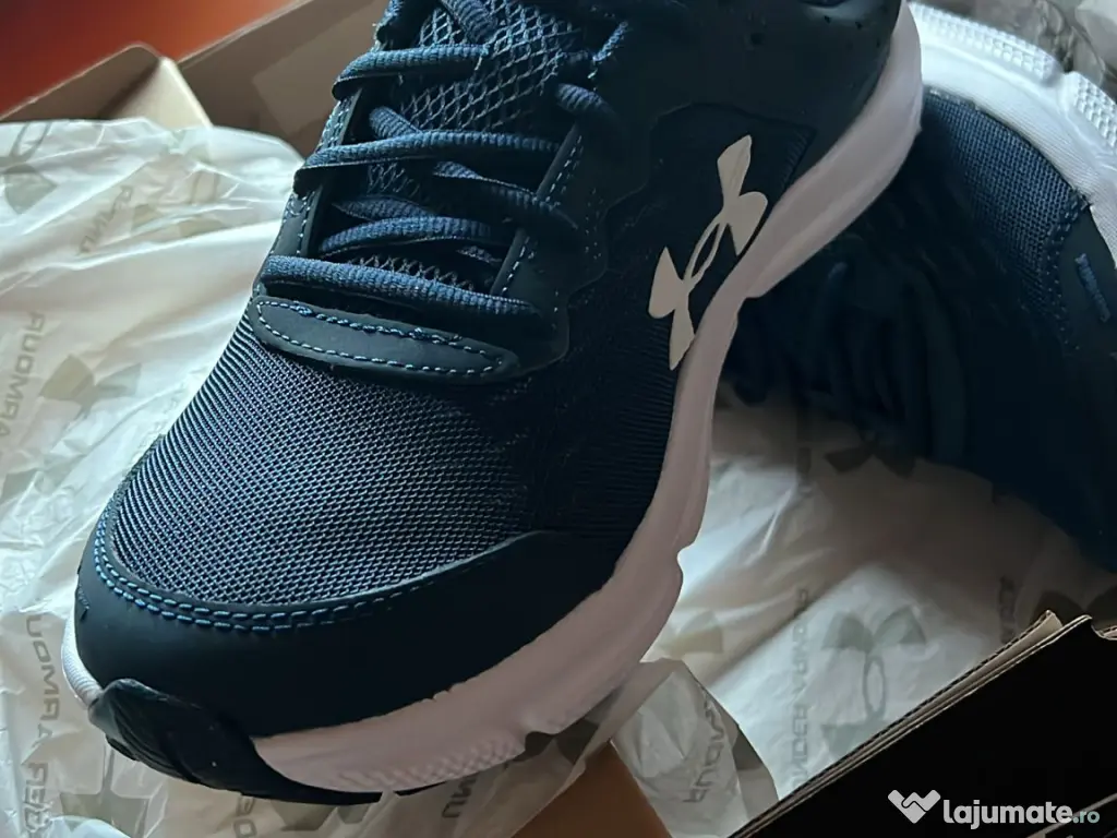 Adidași Under Armour 