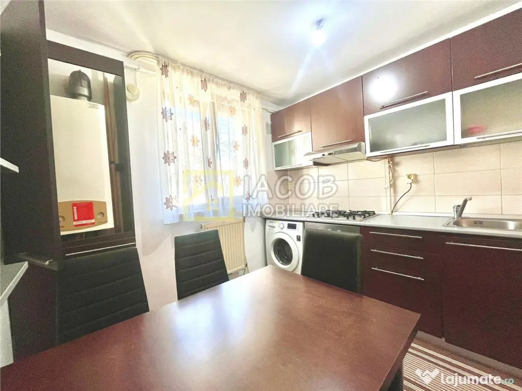 Apartament 3 camere decomandate, strada Martir Horia, Bacau 