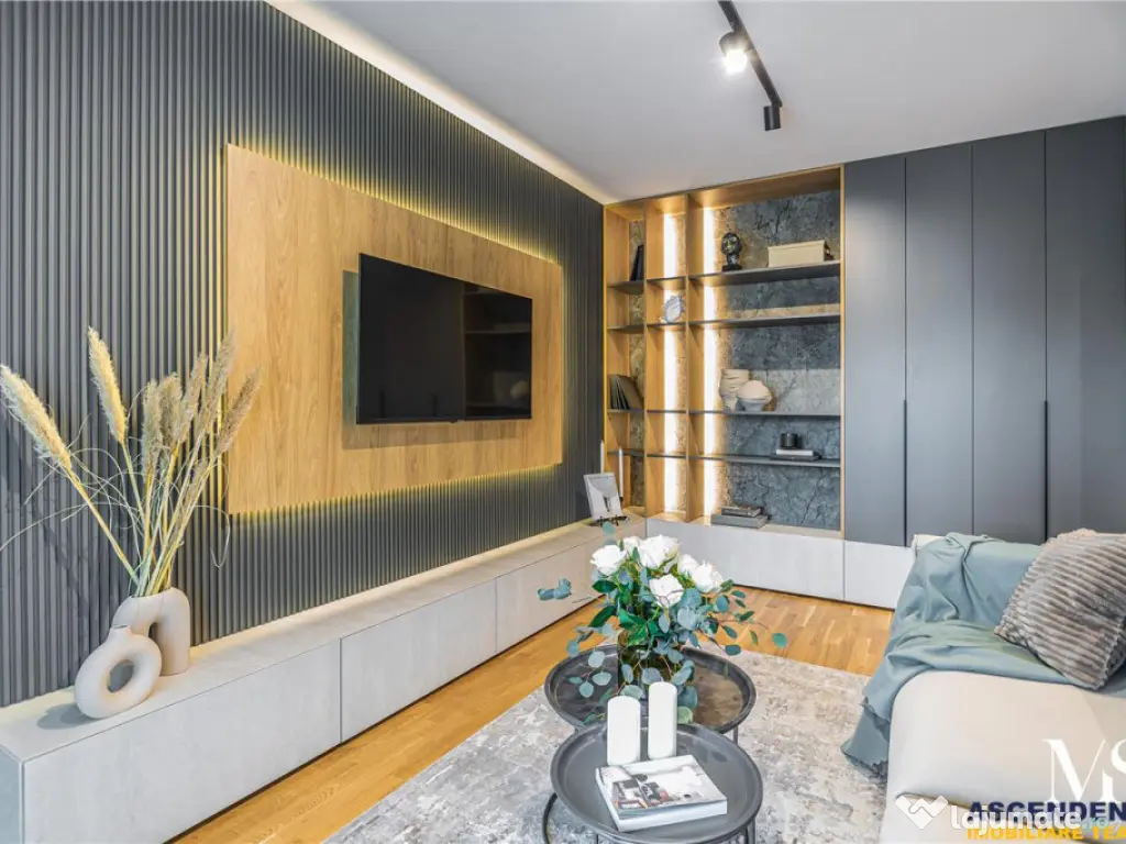 Cosmopolit Central, Studio LUX in fin aliniament, parcare s