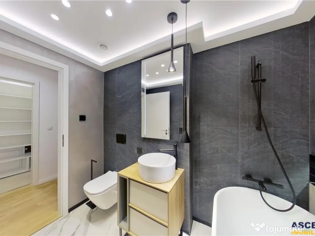 Cosmopolit Central, Studio LUX in fin aliniament, parcare s