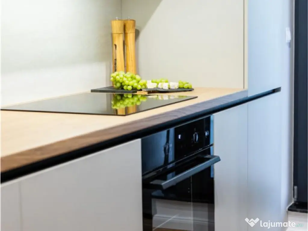 Cosmopolit Central, Studio LUX in fin aliniament, parcare s