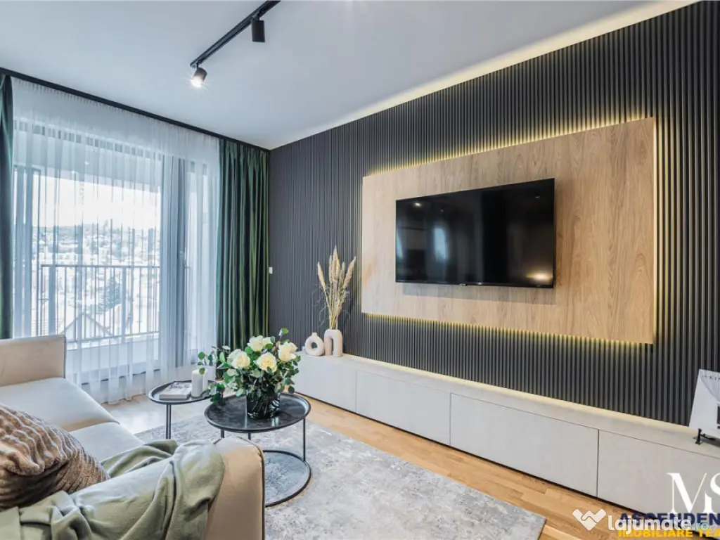 Cosmopolit Central, Studio LUX in fin aliniament, parcare s