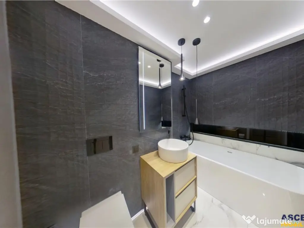 Cosmopolit Central, Studio LUX in fin aliniament, parcare s