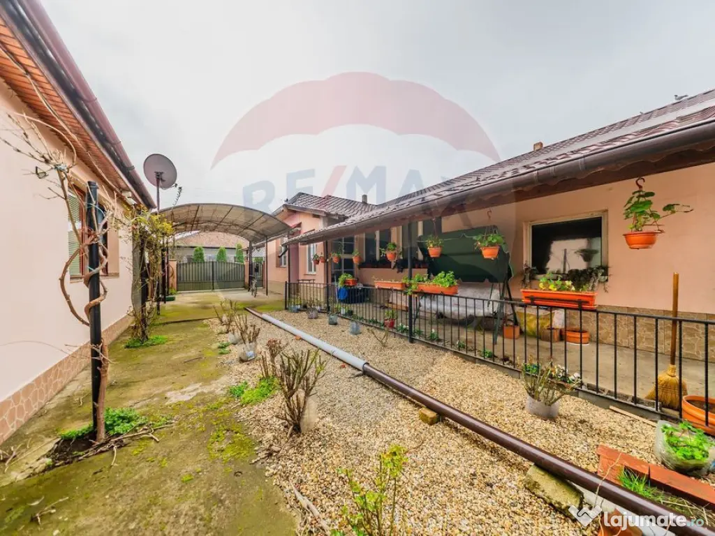 Casă mare de vânzare, comuna Iratoșu