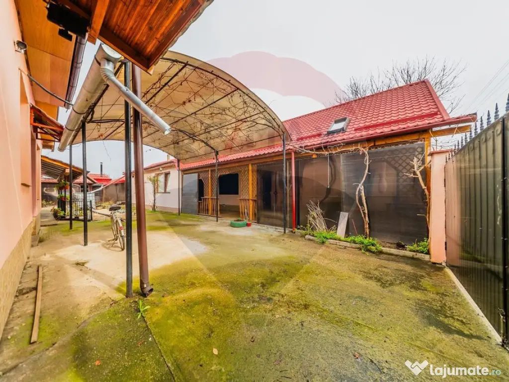 Casă mare de vânzare, comuna Iratoșu