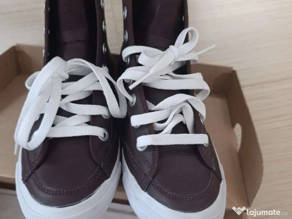 Adidași Nike 