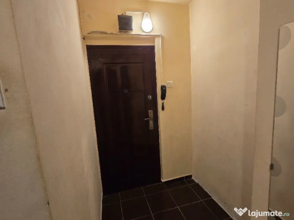 Apartament 2 camere Sector 4, Etaj 2, anvelopat