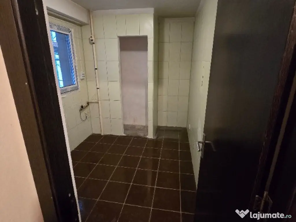 Apartament 2 camere Sector 4, Etaj 2, anvelopat