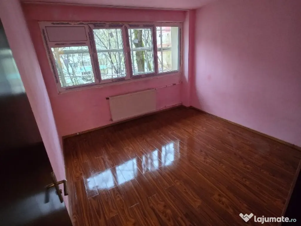 Apartament 2 camere Sector 4, Etaj 2, anvelopat