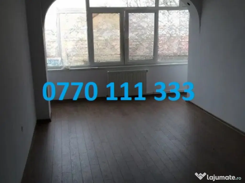 Apartament 3 camere zona Calarasilor, etaj intermediar, balc