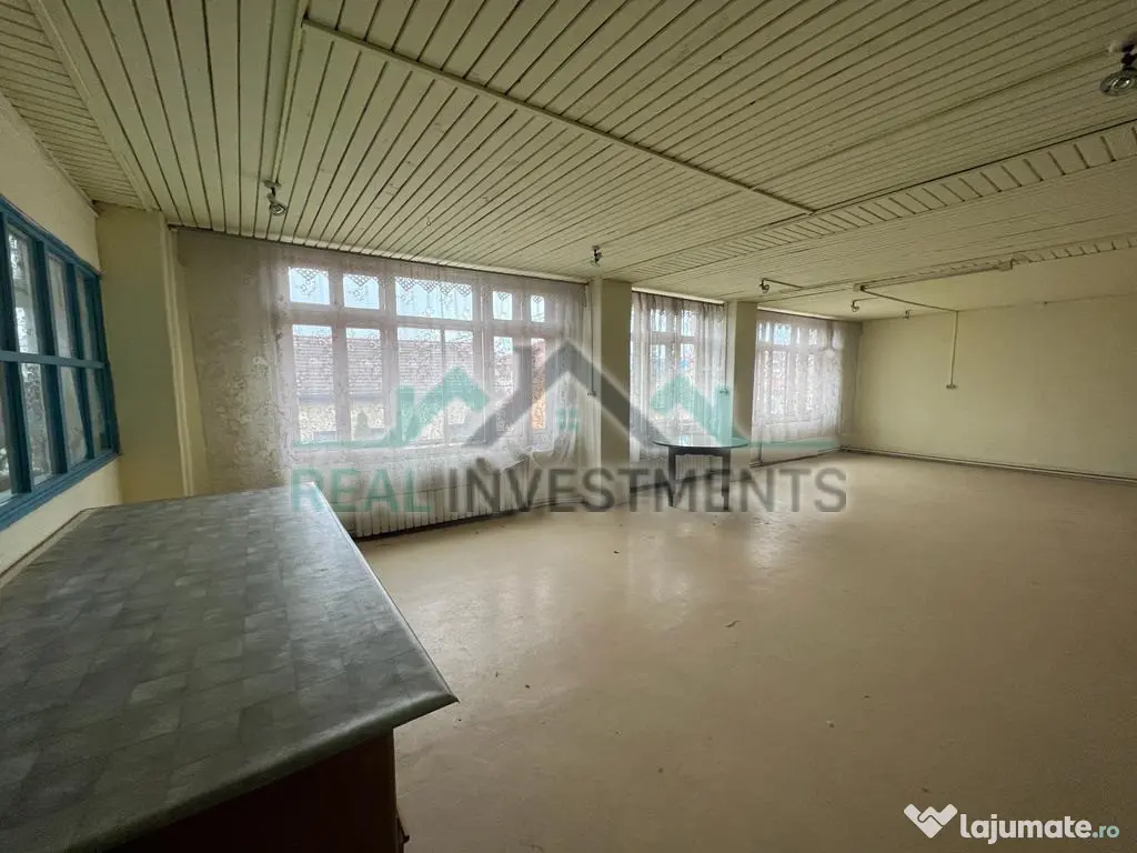 Proprietate cu 2 cladiri zona Parneava - ID : RH-36068