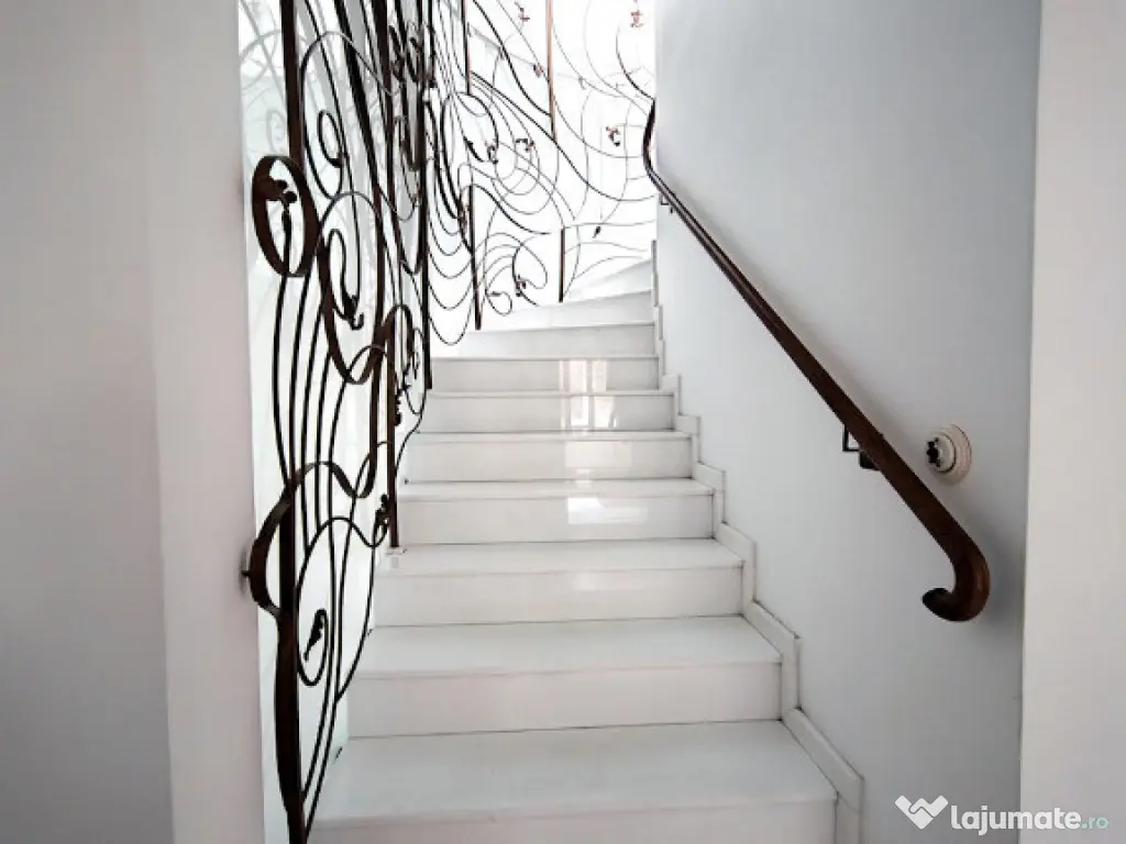 Zona Bd. Dacia imobil reprezentativ 9 camere 