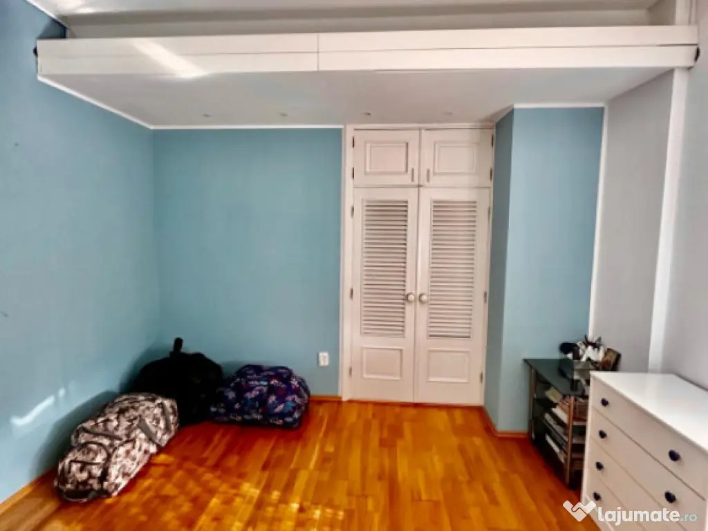 Vilă S+P+1+M in zona Faleza Nord - Universitate 