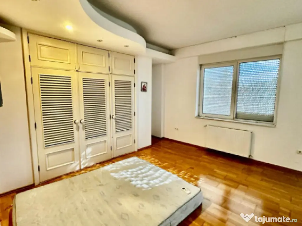 Vilă S+P+1+M in zona Faleza Nord - Universitate 