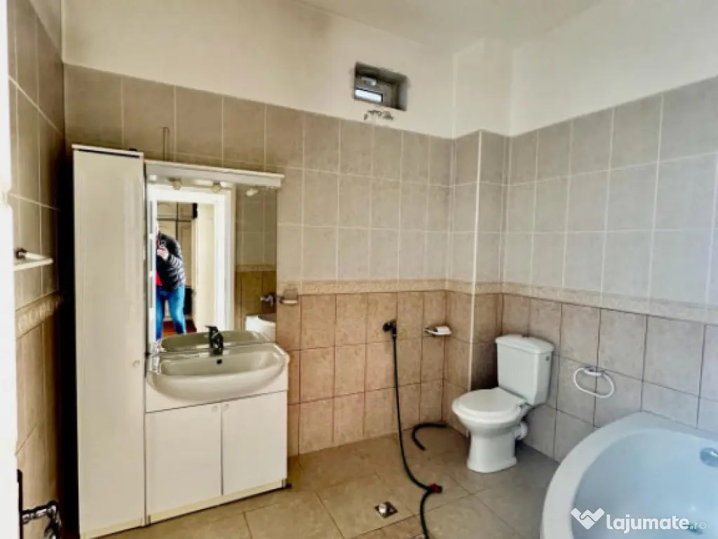 Vilă S+P+1+M in zona Faleza Nord - Universitate 