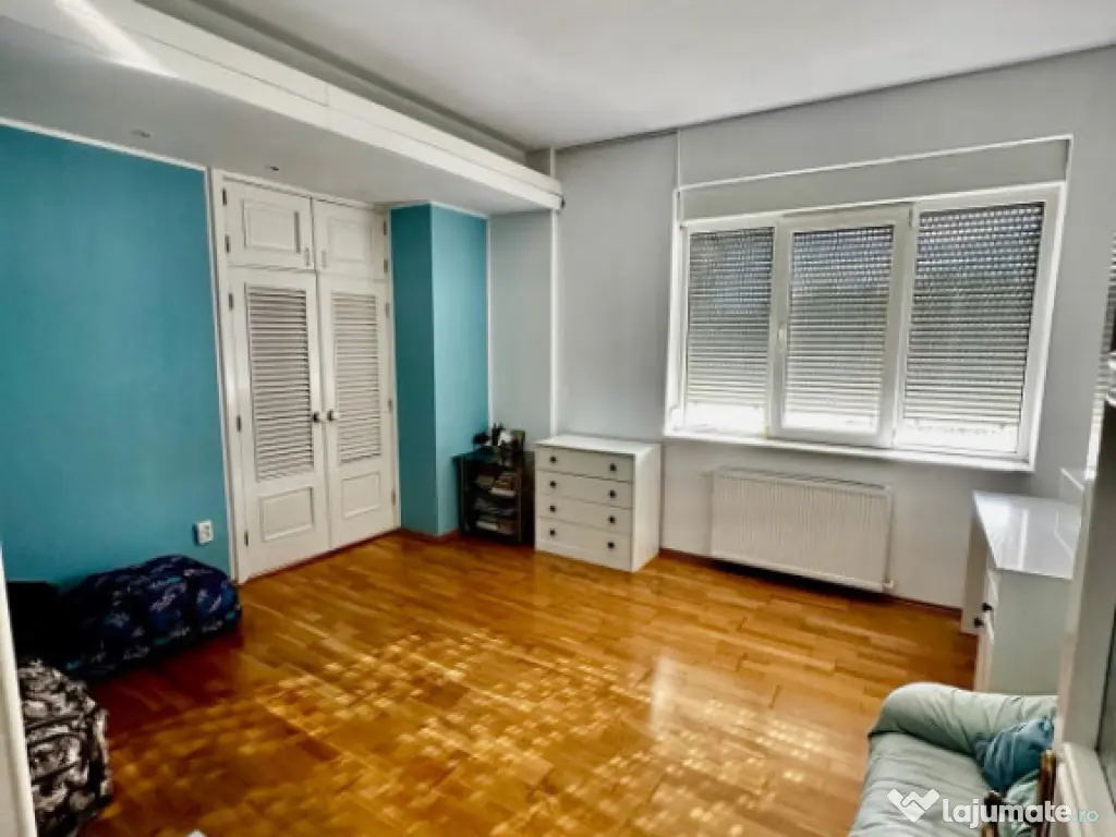 Vilă S+P+1+M in zona Faleza Nord - Universitate 