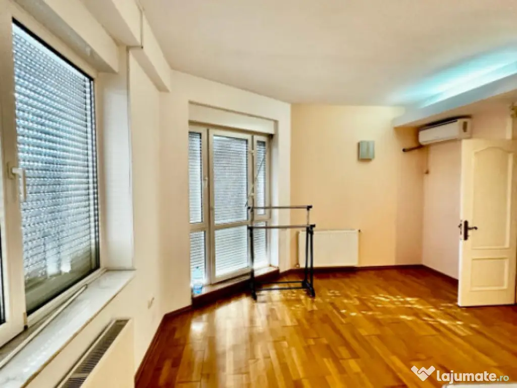 Vilă S+P+1+M in zona Faleza Nord - Universitate 