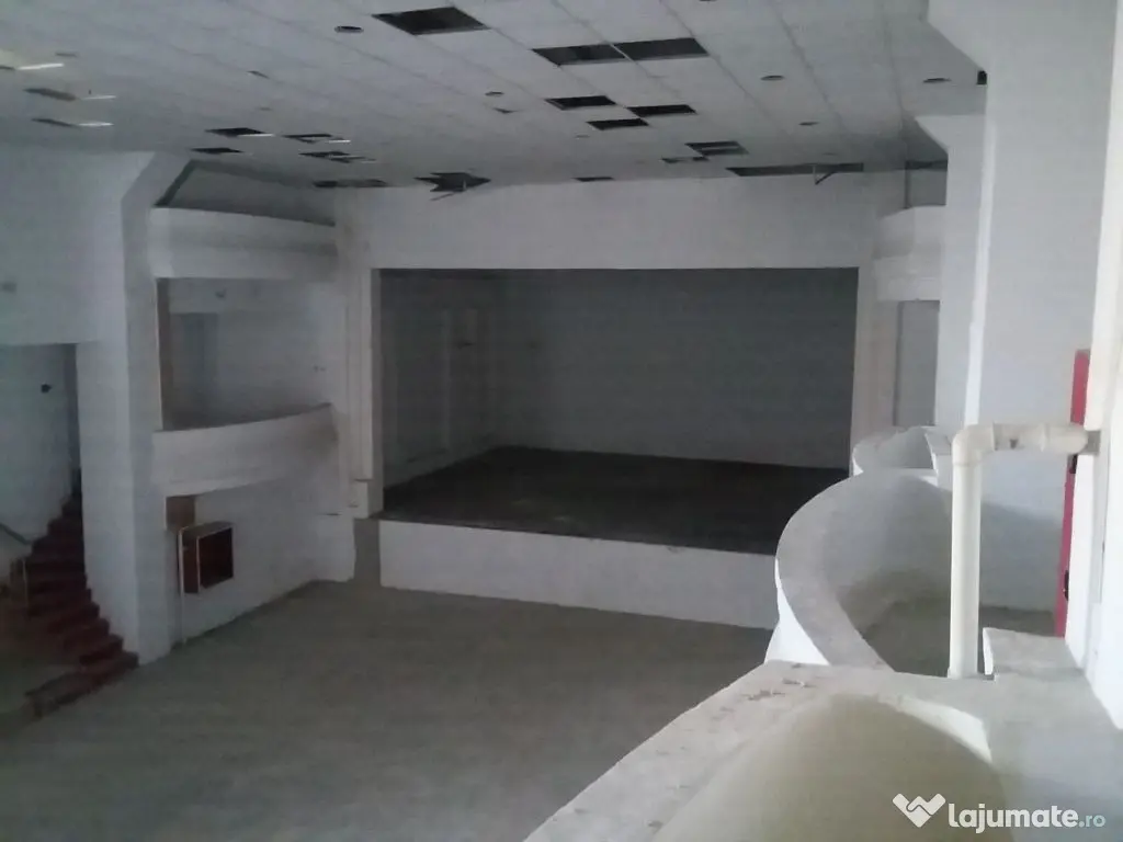 Imobil comercial cu trafic 1600 mp