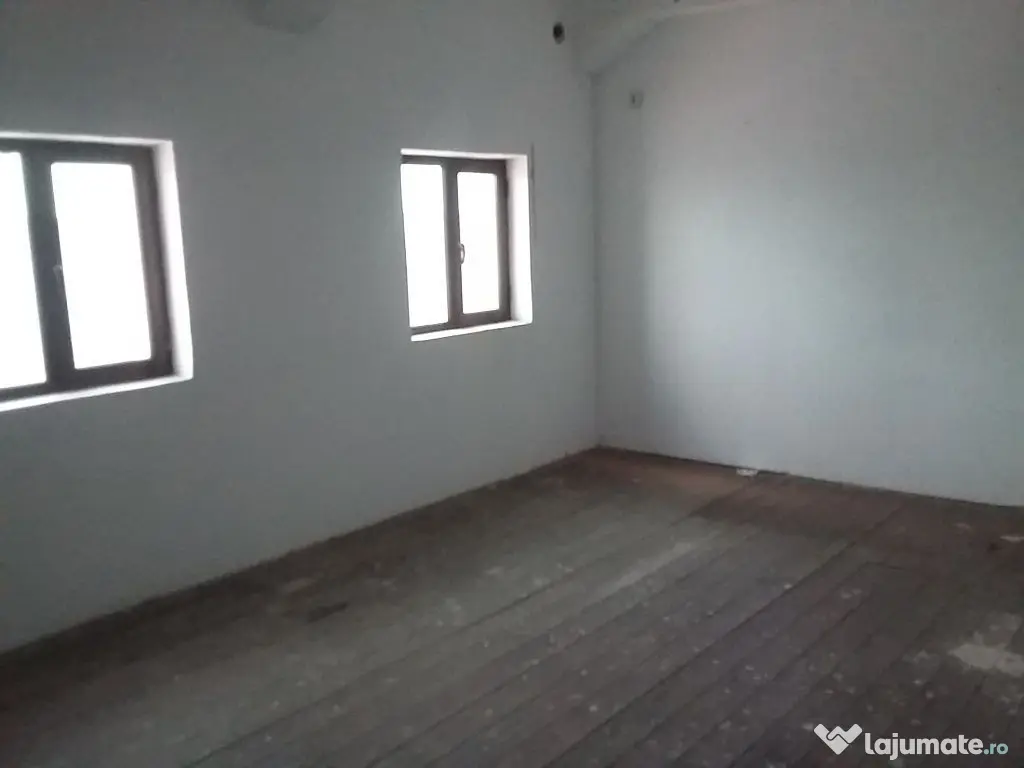 Imobil comercial cu trafic 1600 mp