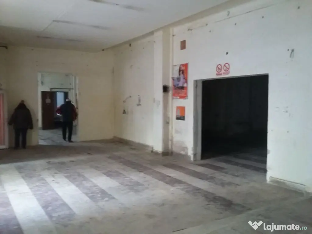 Imobil comercial cu trafic 1600 mp