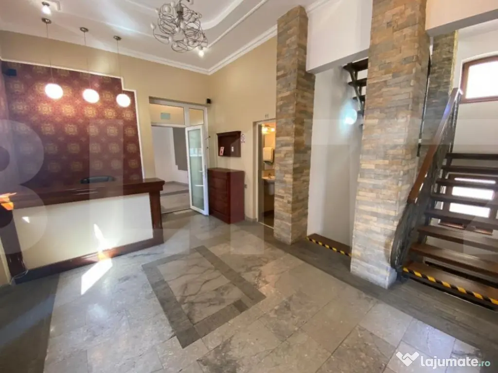 Casa cu 8 camere, 315 mp utili, pentru clinica, birou sau lo