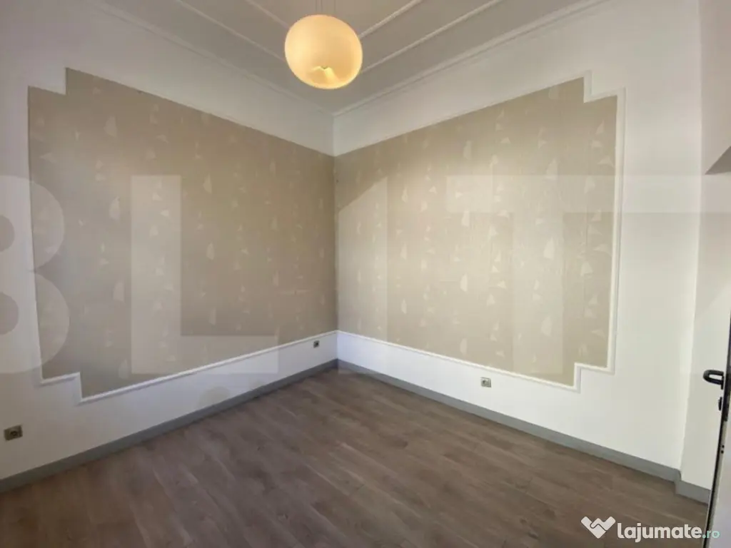 Casa cu 8 camere, 315 mp utili, pentru clinica, birou sau lo