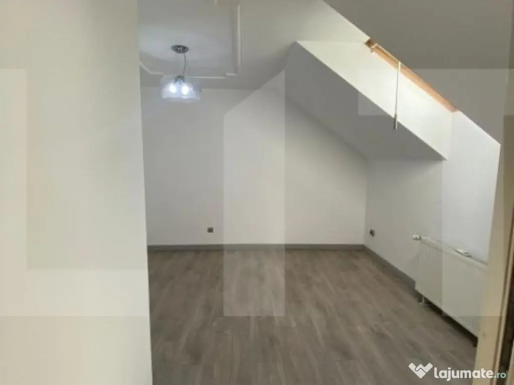 Casa cu 8 camere, 315 mp utili, pentru clinica, birou sau lo