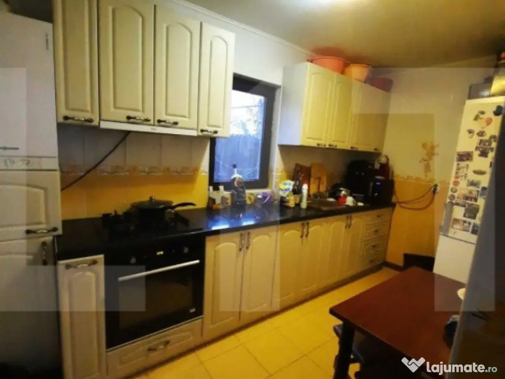 Casa cu 5 camere, 200 mp utili, teren cu 200 mp, Bereasca