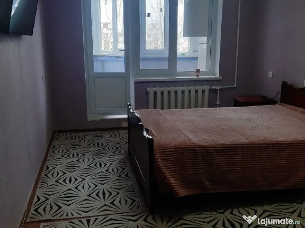 Inchiriez un apartament cu 1 camera in zona Semi-Centrala