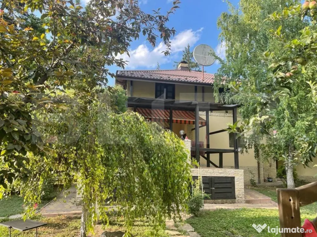 Casa 400 mp, teren 1164 mp, 3 niveluri, zona P-ta Chirila