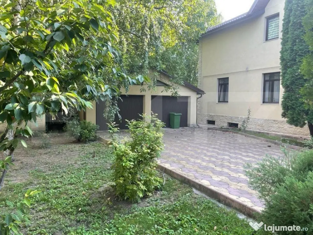 Casa 400 mp, teren 1164 mp, 3 niveluri, zona P-ta Chirila