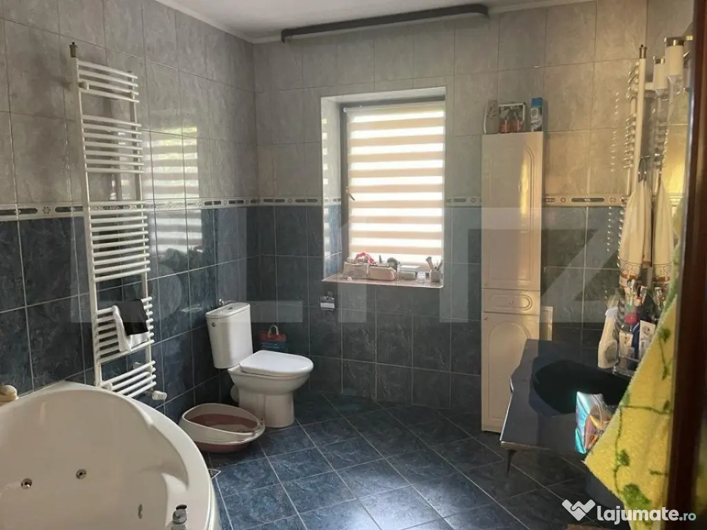 Casa 400 mp, teren 1164 mp, 3 niveluri, zona P-ta Chirila