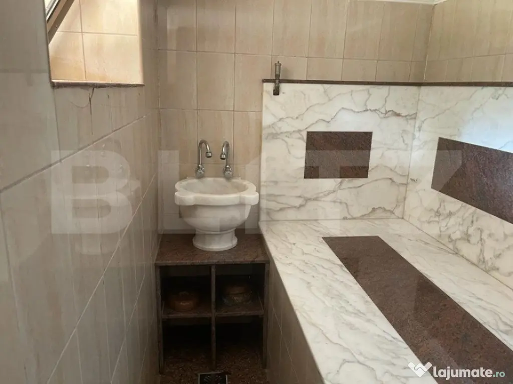 Casa 400 mp, teren 1164 mp, 3 niveluri, zona P-ta Chirila