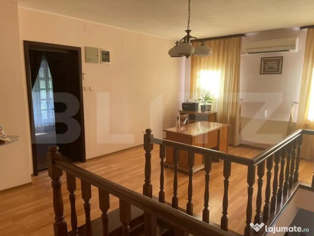 Casa 400 mp, teren 1164 mp, 3 niveluri, zona P-ta Chirila