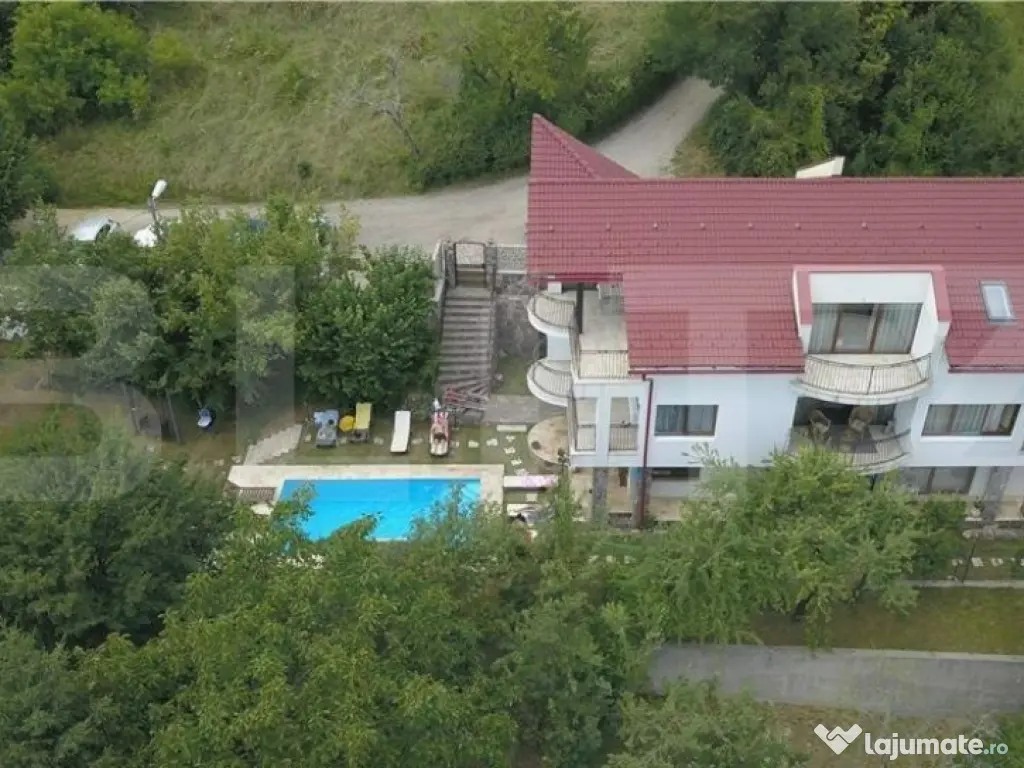Vila 8 camere, 420 mp, Poiana Brasov