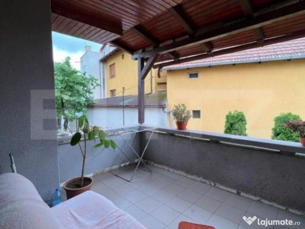 Casa 274 mp, teren 443 mp, zona centru LIVADA, pretabila si