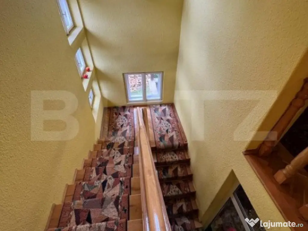 Casa 274 mp, teren 443 mp, zona centru LIVADA, pretabila si