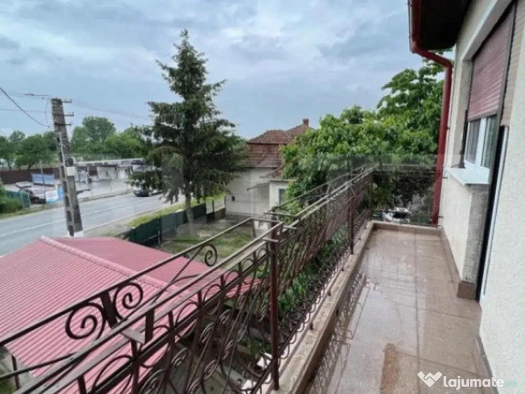 Casa 274 mp, teren 443 mp, zona centru LIVADA, pretabila si