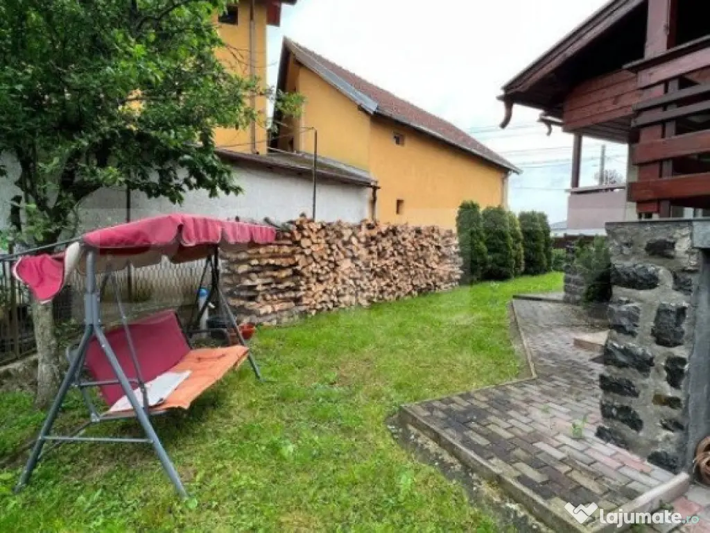 Casa 274 mp, teren 443 mp, zona centru LIVADA, pretabila si