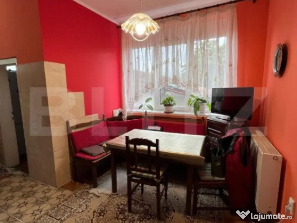 Casa 274 mp, teren 443 mp, zona centru LIVADA, pretabila si