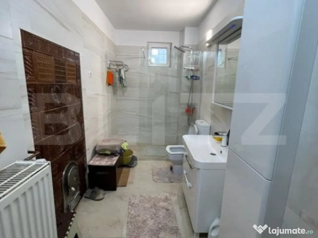 Casa 274 mp, teren 443 mp, zona centru LIVADA, pretabila si