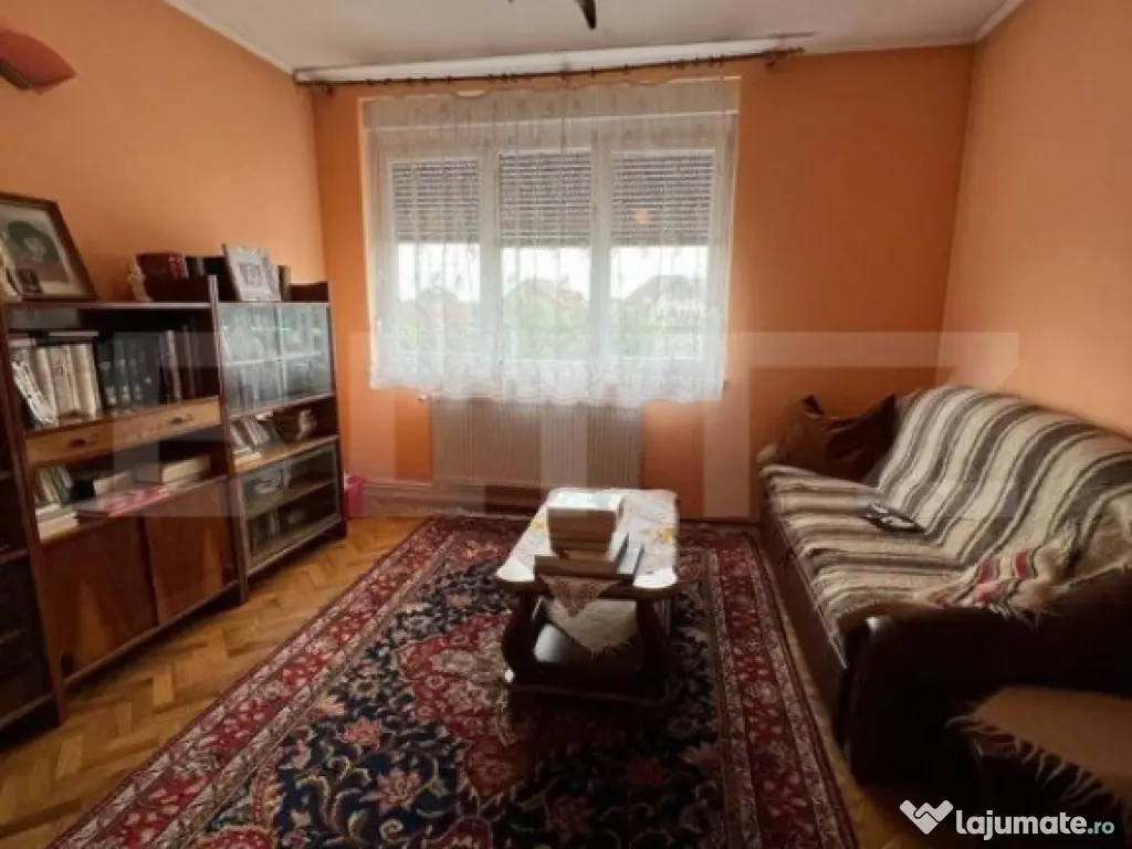 Casa 274 mp, teren 443 mp, zona centru LIVADA, pretabila si